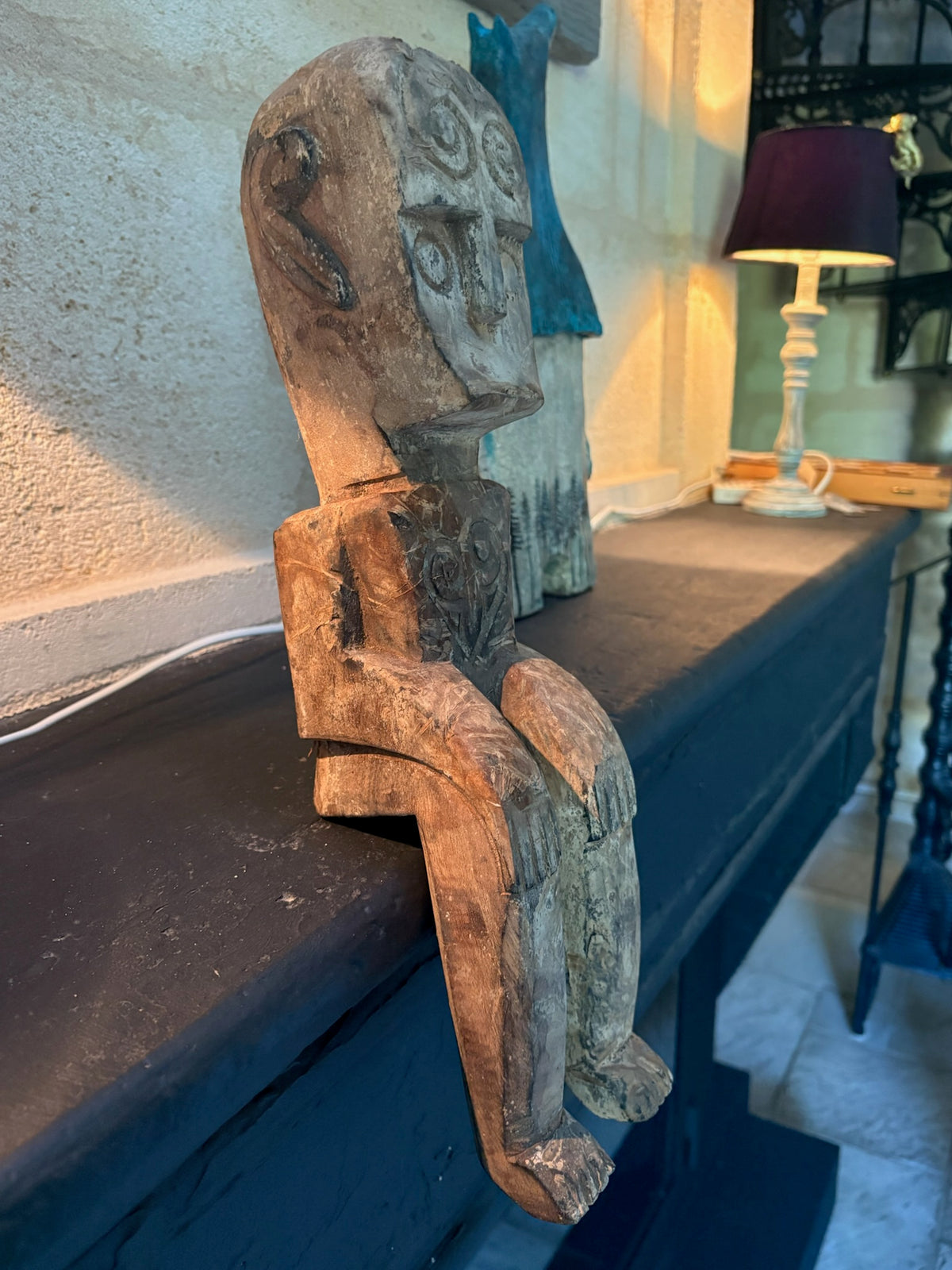 Statuette en bois sculpté « l'observateur », fait main