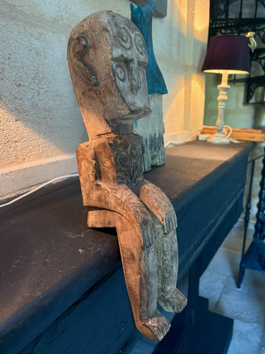 Statuette en bois sculpté « l'observateur », fait main