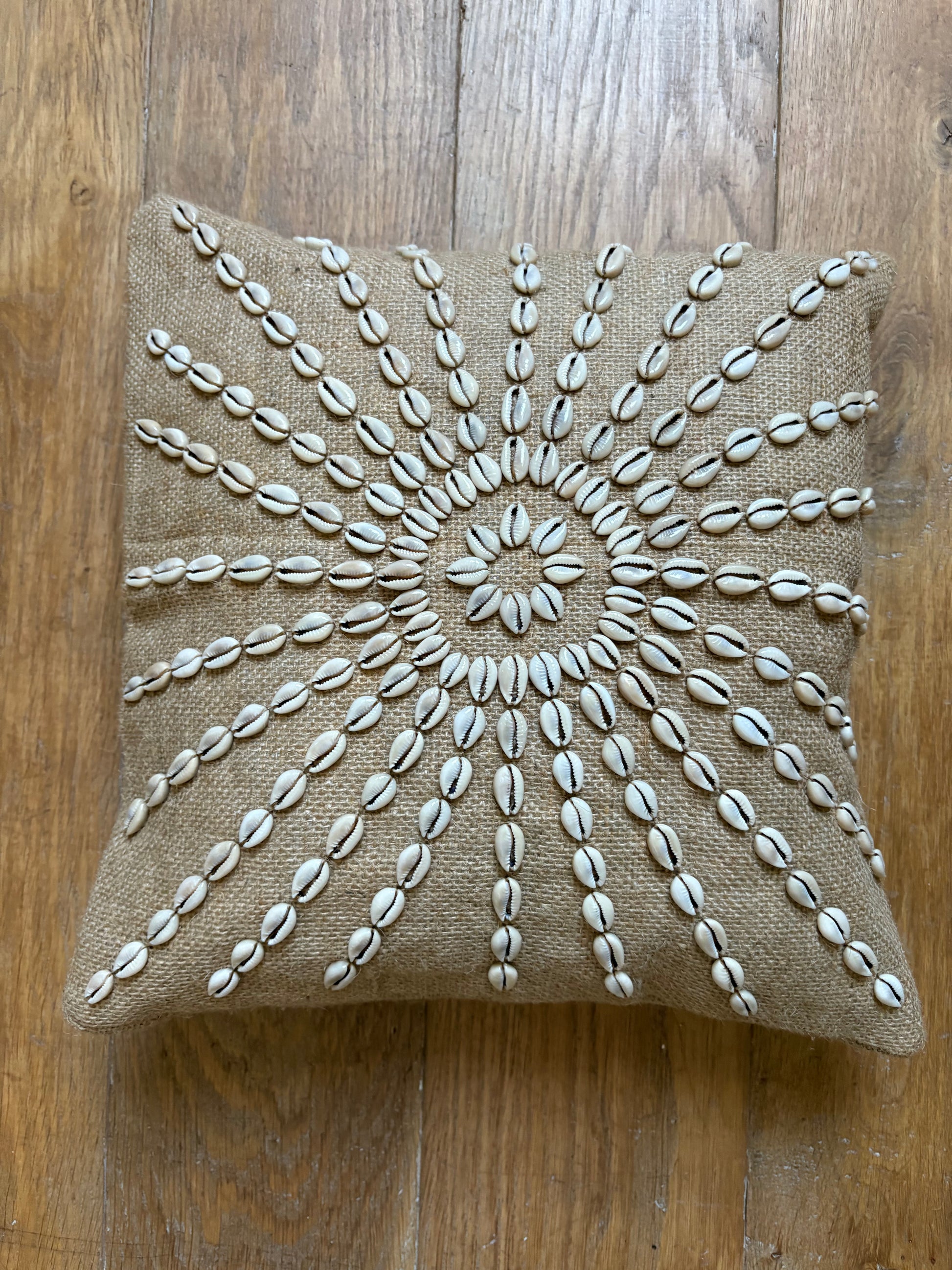 Housse de coussin jute motif coquillages - KARELYS